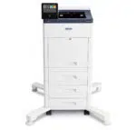 Imprimante laser couleur Xerox VersaLink C500 dotée de plusieurs tiroirs sur une base à roulettes et d'un écran tactile compact et pratique pour une navigation intuitive, conçue pour offrir une qualité d'impression supérieure par Xerox D&O Partners.