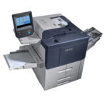 Xerox PrimeLink B9100 productieprinter met geavanceerde gebruikersinterface en veelzijdige papierinvoer, geschikt voor hoogvolume printopdrachten.