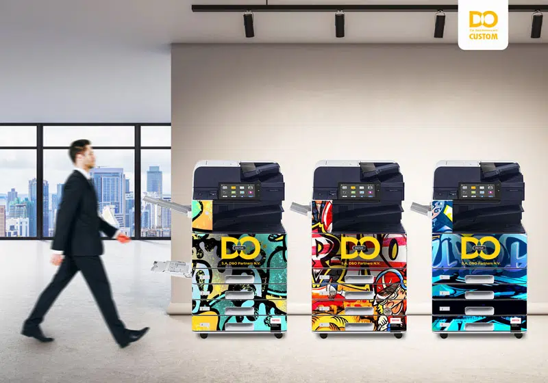 Gamme de copieurs Xerox personnalisés avec des motifs colorés et dynamiques, illustrant le service de personnalisation de D&O Partners pour les environnements de bureau modernes.