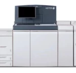 De Xerox Nuvera productieprinter, is een professioneel monochroom afdruksysteem ontworpen voor uitgevers en printshops. Het is voorzien van geavanceerde digitale printtechnologie en een groot, duidelijk leesbaar monitor voor bediening, perfect voor hoogvolume printtaken die consistentie en precisie vereisen.